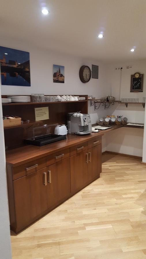 Pension "Zum Raubritter" Langquaid Εξωτερικό φωτογραφία